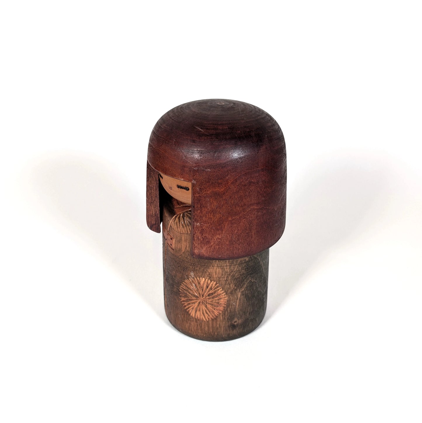 Profil d’une poupée japonaise kokeshi sōsaku en bois, objet d’art populaire japonais du XXe siècle