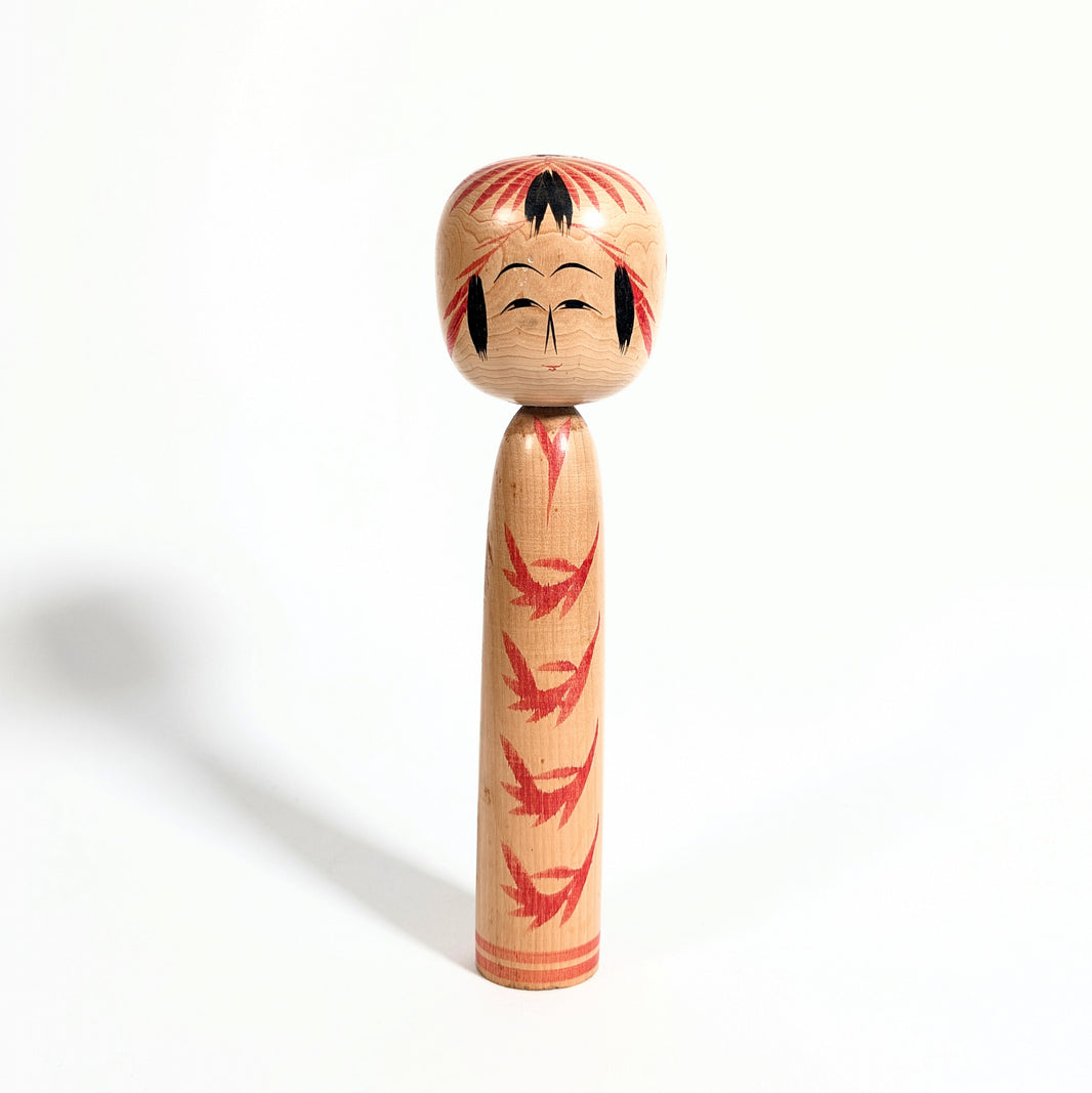 Poupée japonaise kokeshi dentō de l’école Togatta, œuvre artisanale signée Sato Tomio