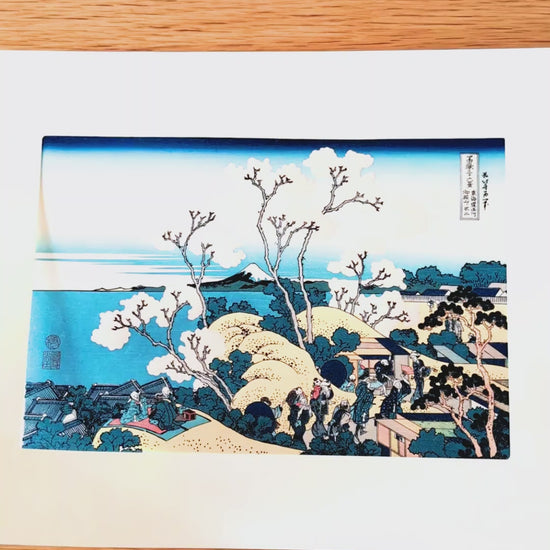 video de présentation de l'estampe de Katushika hokusai représentant Gotenyama sur le Tokaido pendant le hanami avec cerisiers en fleurs. 36 vues du mon Fuji.