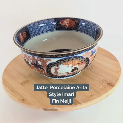 Jatte en porcelaine Imari (伊万里焼) – décor érables poissons & samourai – fin Meiji / début Taishō – 22 cm