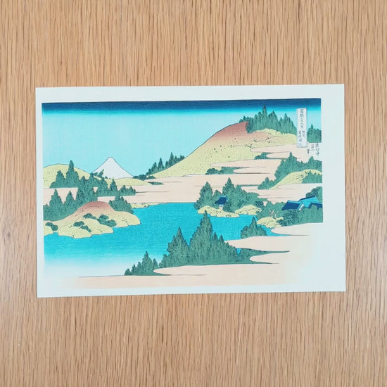 Présentation vidéo de l’estampe japonaise de Katsushika Hokusai Le lac d’Hakone dans la province de Sagami — Sōshū Hakone kosui, série des Trente-six vues du mont Fuji, réédition Shōwa Yūyūdō imprimée selon la technique traditionnelle mokuhanga.