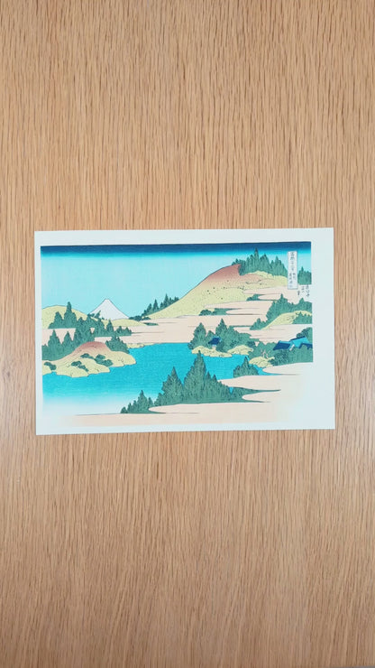 Présentation vidéo de l’estampe japonaise de Katsushika Hokusai Le lac d’Hakone dans la province de Sagami — Sōshū Hakone kosui, série des Trente-six vues du mont Fuji, réédition Shōwa Yūyūdō imprimée selon la technique traditionnelle mokuhanga.