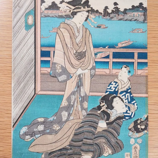 Vidéo de présentation d’une estampe japonaise originale ukiyo-e de Kunisada Toyokuni III, représentant des femmes lisant une lettre dans un pavillon au bord de l’eau, époque Edo, 1856.