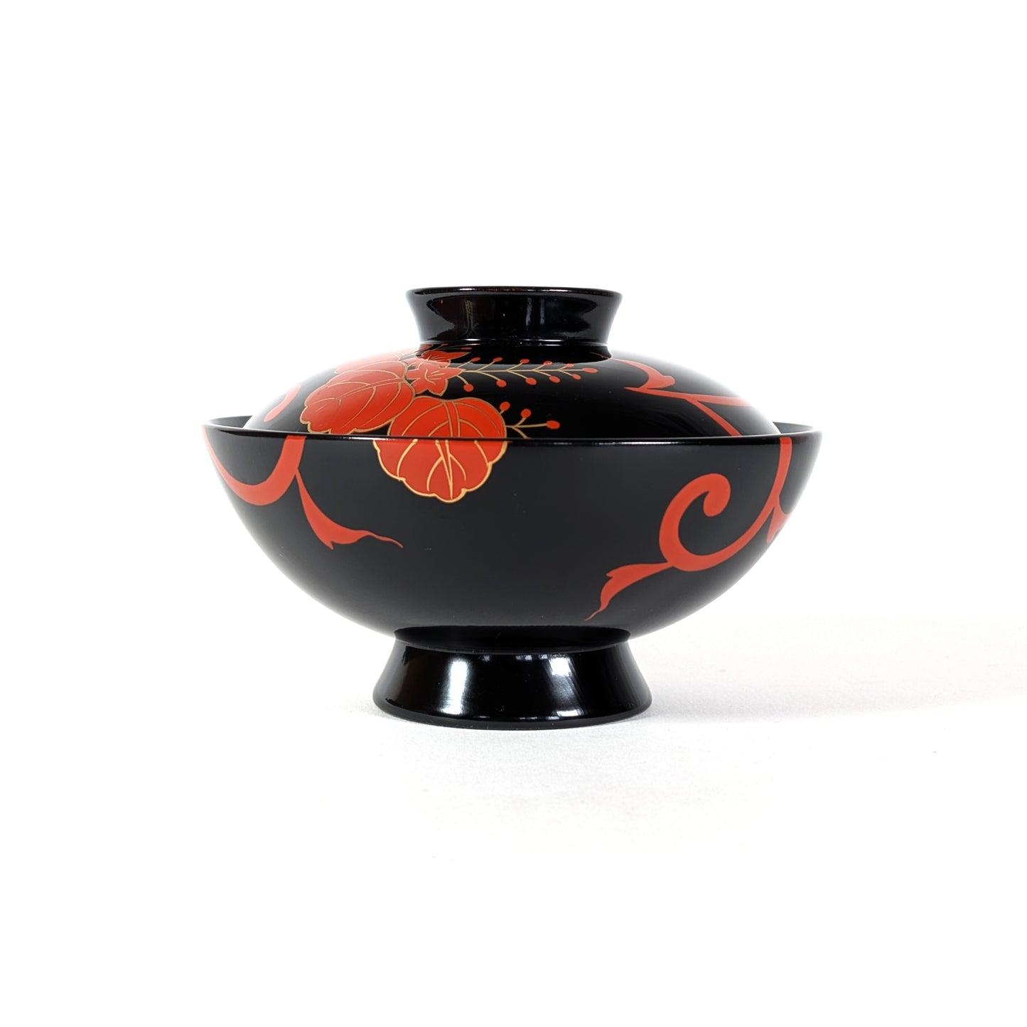 Profil du bol Wajima-nuri en laque noire avec arabesques rouges et décor floral de paulownia