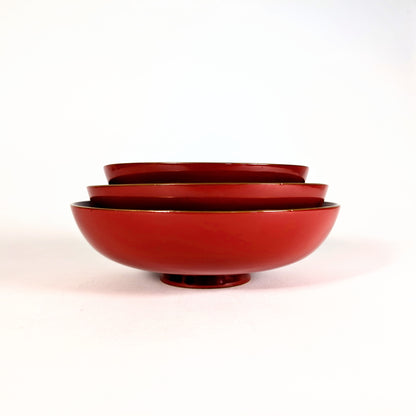 profil de coupelles japonaises en laque urushi empilées design minimaliste art de la table japonais