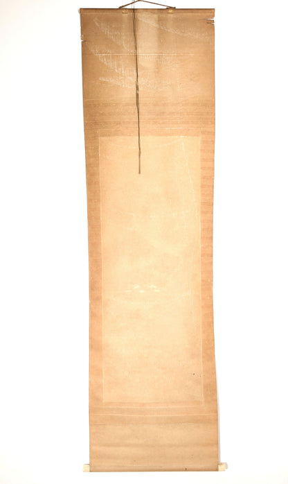 Dos du rouleau suspendu japonais kakejiku, montage hyōsō ancien au format shakugo avec cordon d’attache et jiku clair.