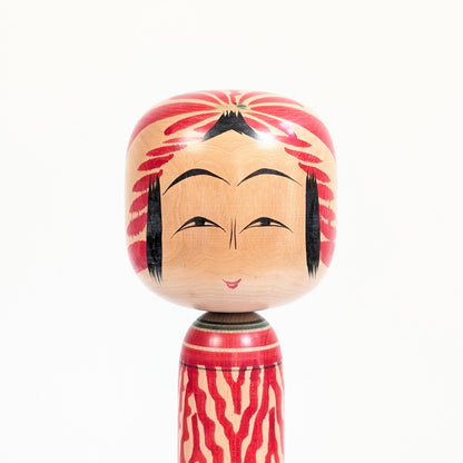 Visage de kokeshi Satō Eitarō avec yeux futae-mabuta, nez ware-bana et expression espiègle typique de Togatta