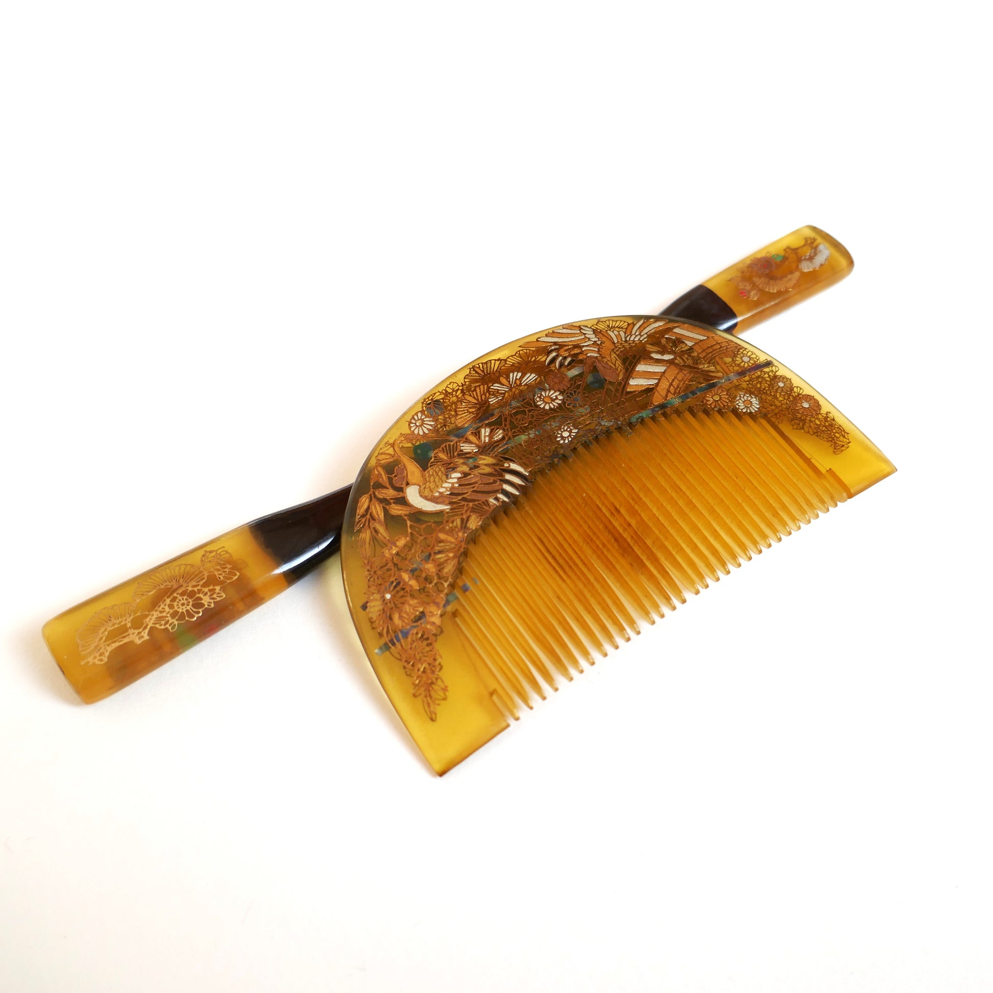 Ensemble kushi et kogai japonais en imitation écaille de tortue bekko, décor maki-e traditionnel, artisanat époque Shōwa.