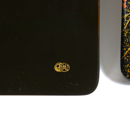 Détail de la signature dorée de la maison Zohiko (象彦) sur le fond de la boîte, artisanat de Kyoto.