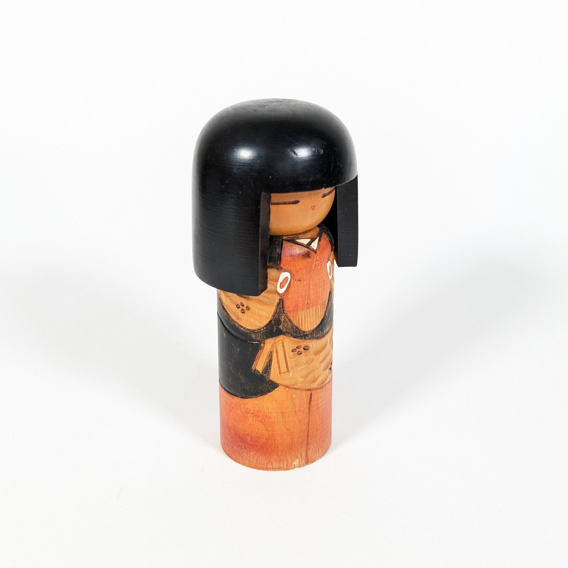 Figurine japonaise kokeshi sosaku vintage avec motifs de kimono travaillés dans le bois