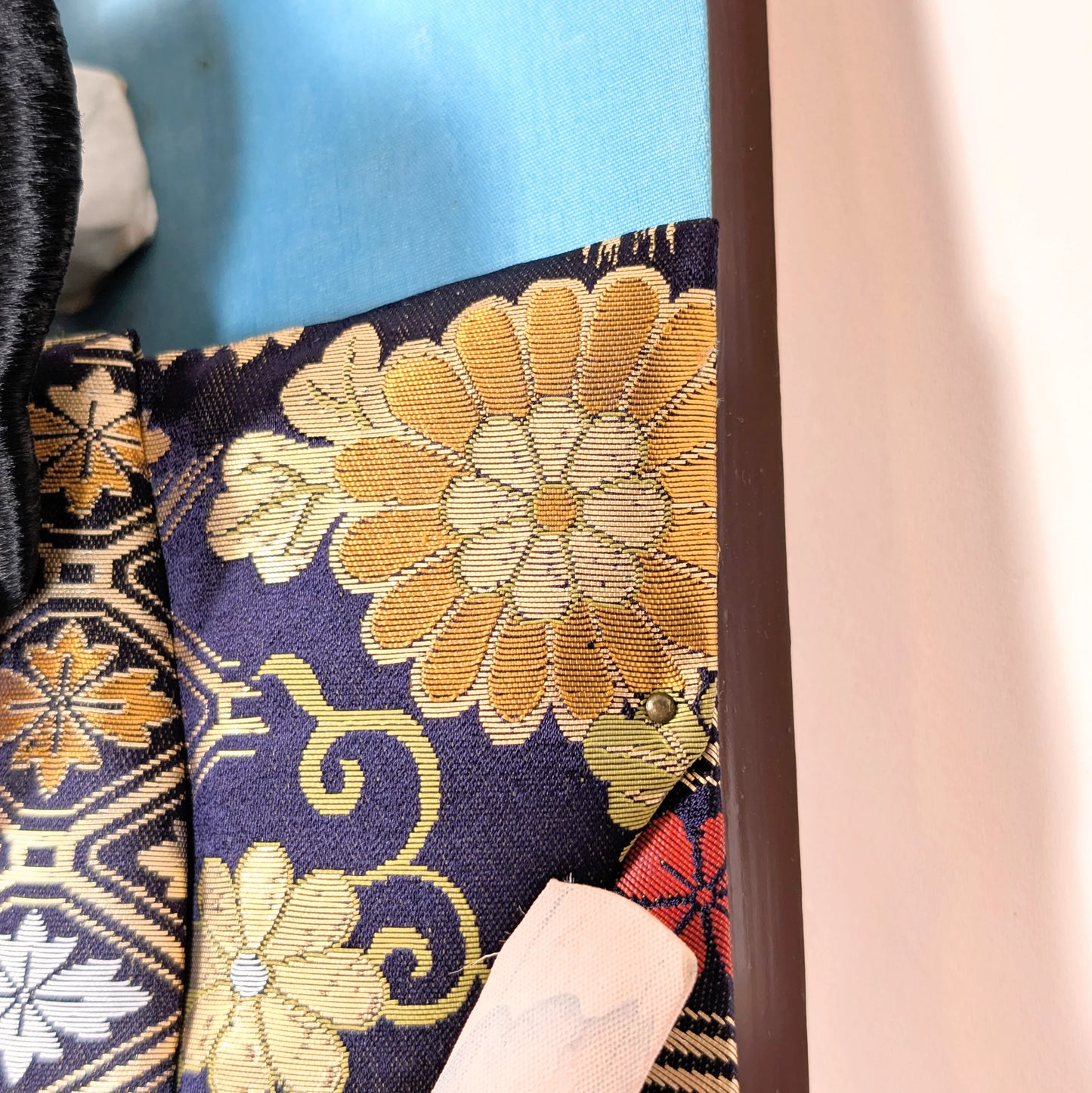 Textile japonais brodé ancien sur kimono d’hagoita, art textile traditionnel