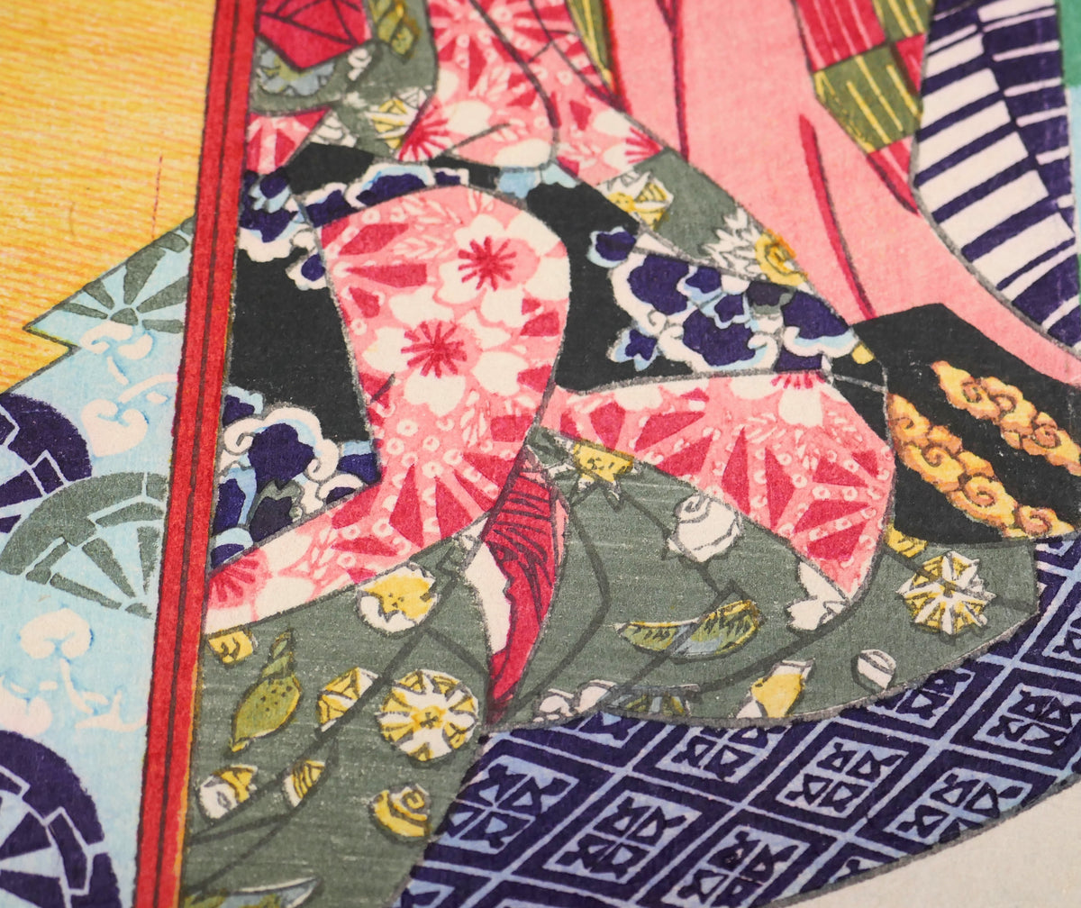 Gros plan des motifs textiles et des kimono polychromes dans une estampe Genji-e nishiki-e de Kunisada II