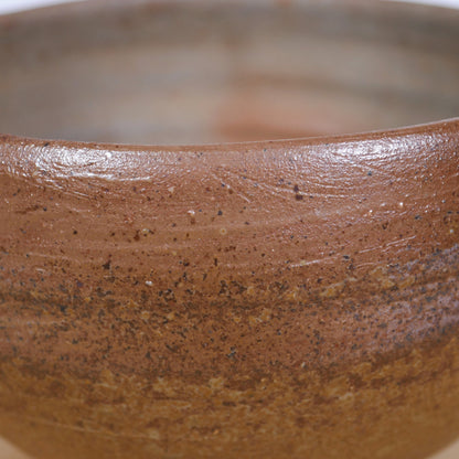 Texture Bizen pottery avec effets du feu yohen sur bol matcha japonais