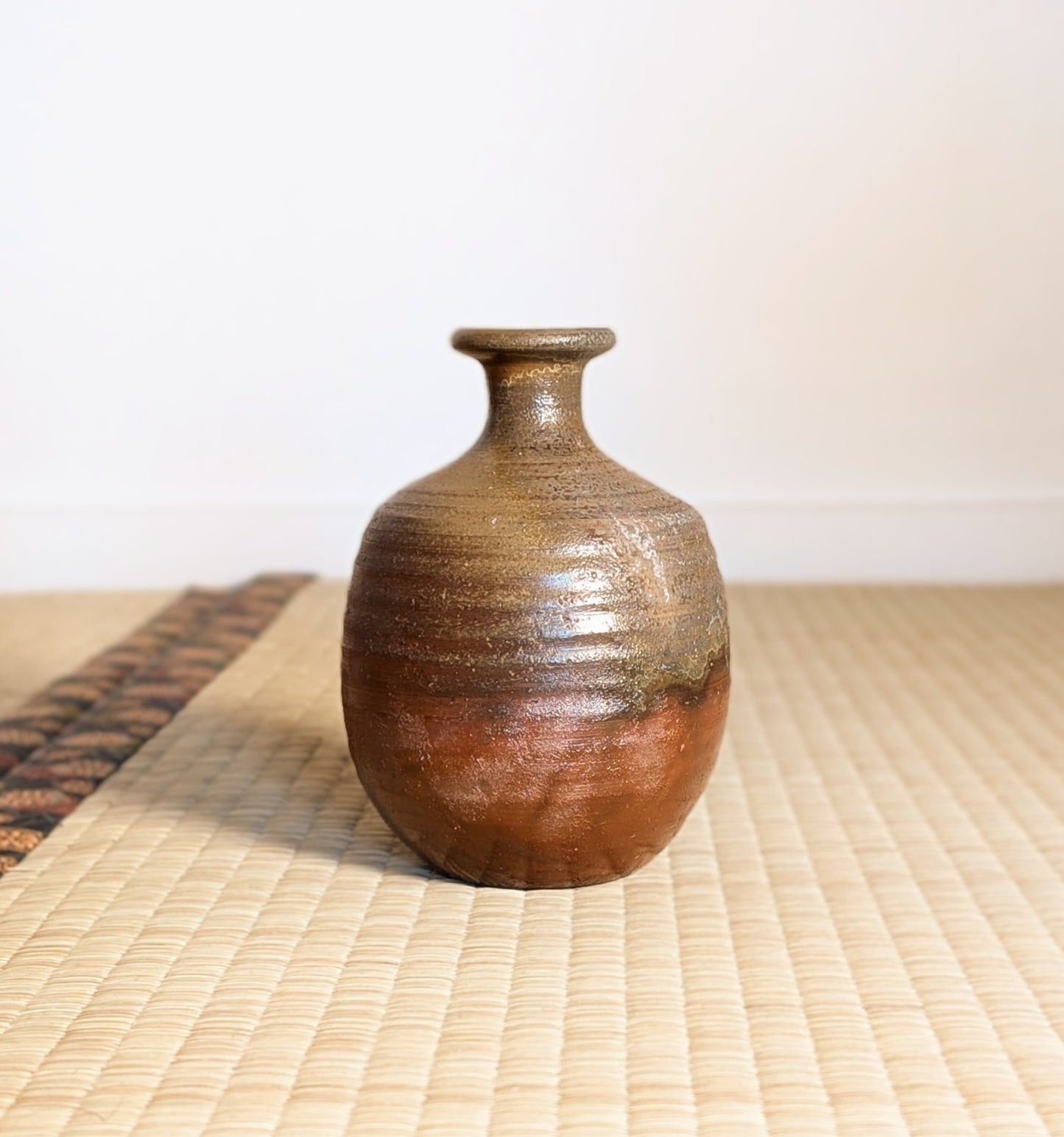 Tokkuri japonaise ancienne – Bizen yaki – signée Sueishi Kōsen 末石高仙 – 13 cm – époque Shōwa