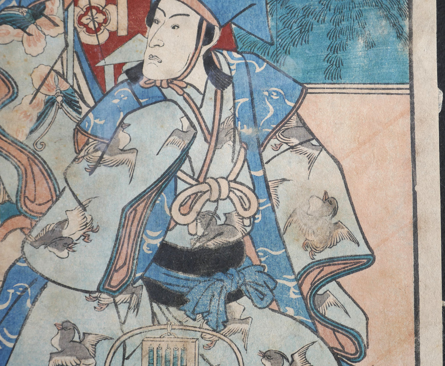 Soga Gorō Tokimune vêtu d’un kimono orné d’oiseaux – estampe kabuki par Toyokuni III (Kunisada)