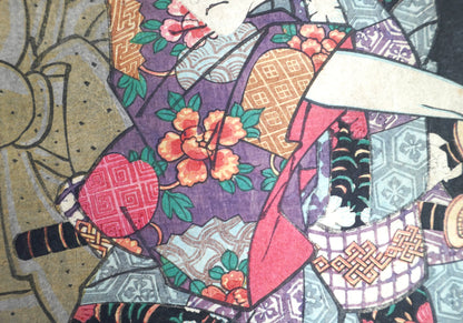Détail du kimono à motif floral porté par Kawarazaki Gonjūrō I dans le rôle de Yaegaki Monzō, estampe kabuki de Toyokuni III Kunisada, 1859.