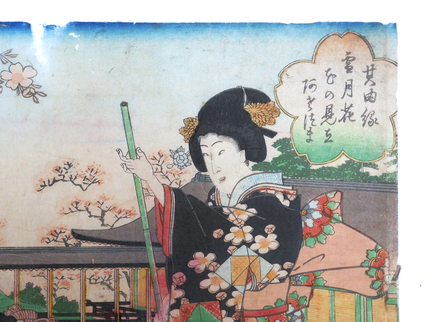 Partie droite d’un triptyque ukiyo-e de Yoshitora avec scène de hanami sur bateau Asazuma et inscription calligraphiée