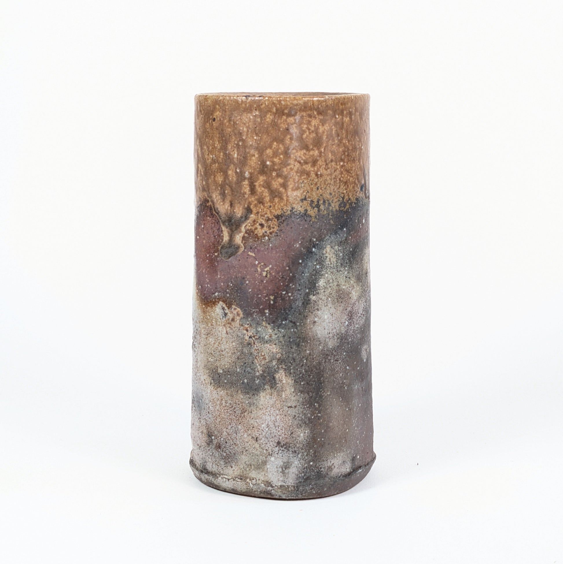 Vase ikebana Bizen-yaki cylindrique aux effets naturels goma et sangiri, par le four Mori Hōzan-gama