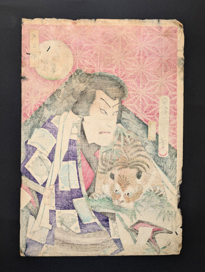 Verso d’une estampe japonaise ukiyo-e authentique, papier washi ancien laissant apparaître la transparence des pigments et l’usure du temps, période Meiji.