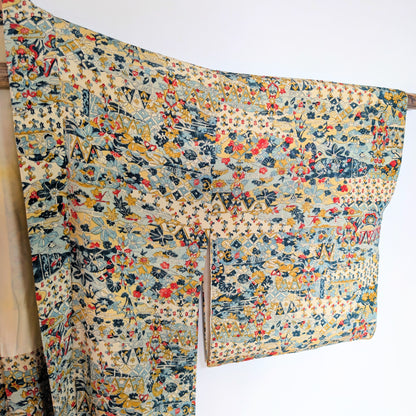 détail tissu haori japonais en soie chirimen avec motifs wagara floraux esprit liberty textile japonais vintage