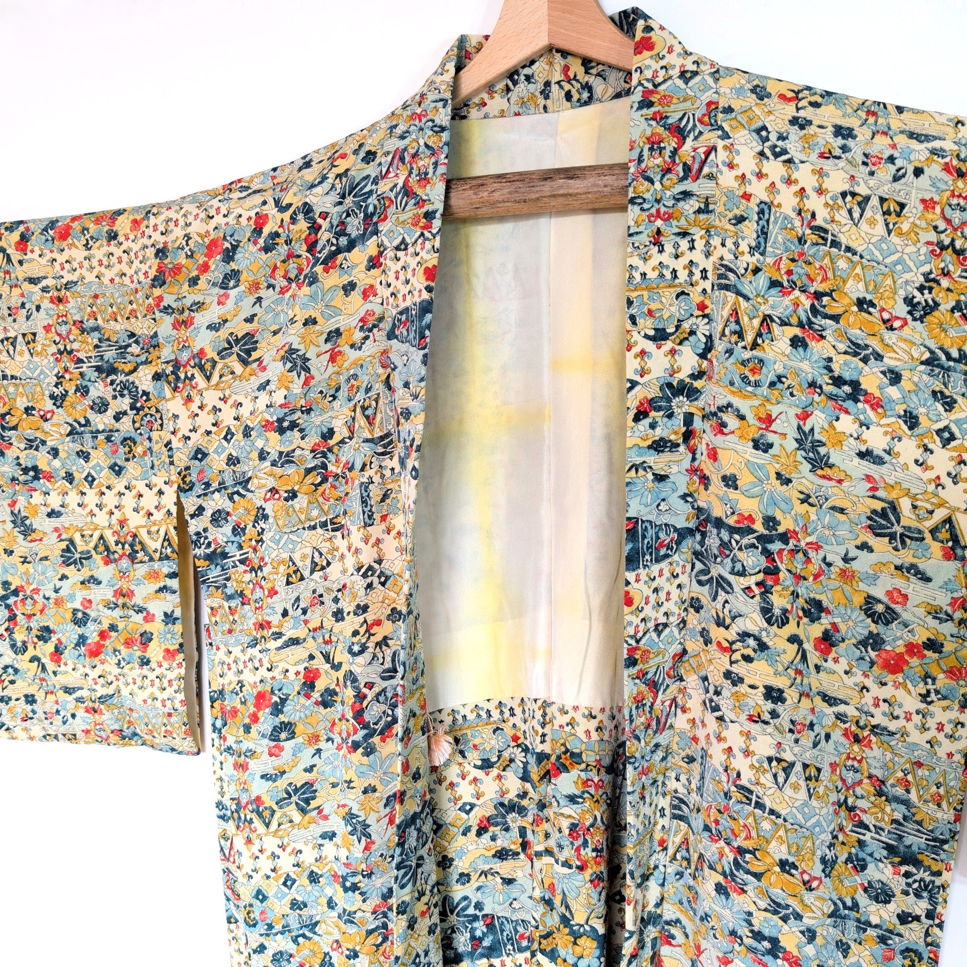 veste haori japonaise vintage en soie avec motifs de fleurs traditionnelles style komon