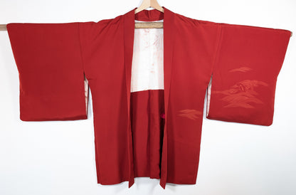 Veste kimono japonaise haori en soie habutae rouge beni ouverte avec doublure haura à motif japonais
