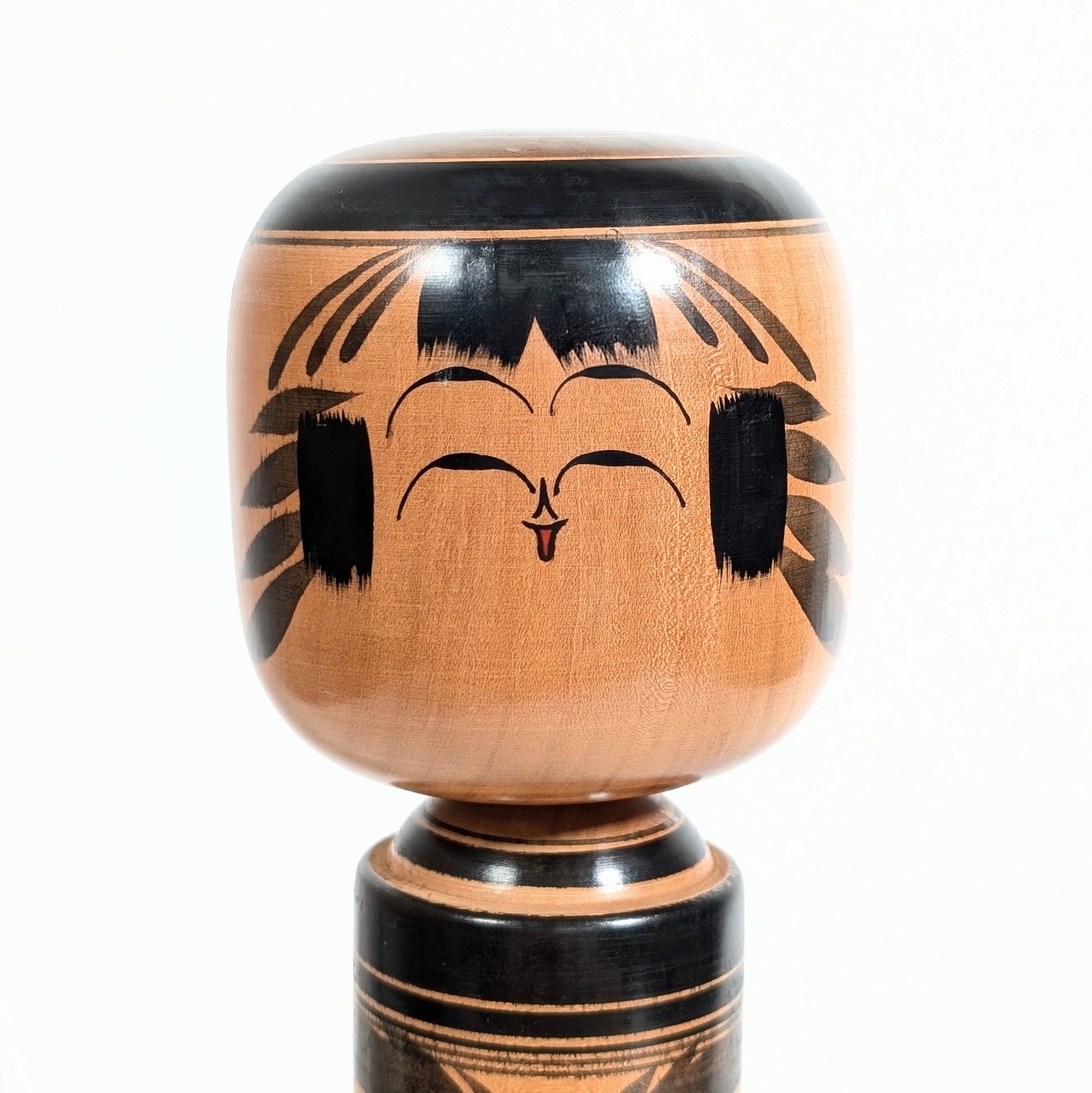 visage de kokeshi traditionnelle par Saitou Yuukichi poupée japonaise artisanale en bois