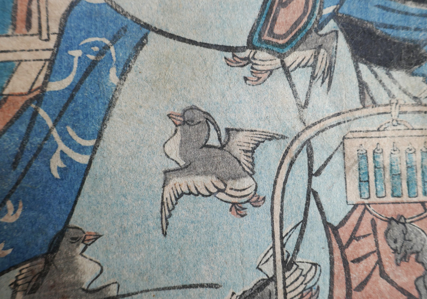 Oiseaux en vol imprimés sur un kimono d’acteur – détail vestimentaire d’une estampe yakusha-e