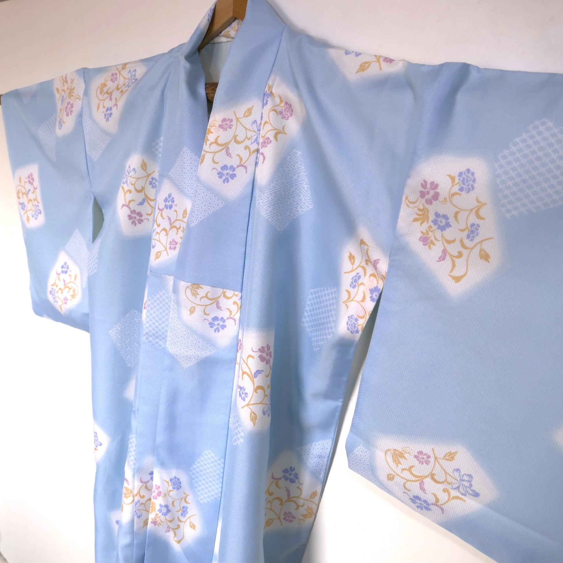 vue du yukata bleu ciel de trois quarts 