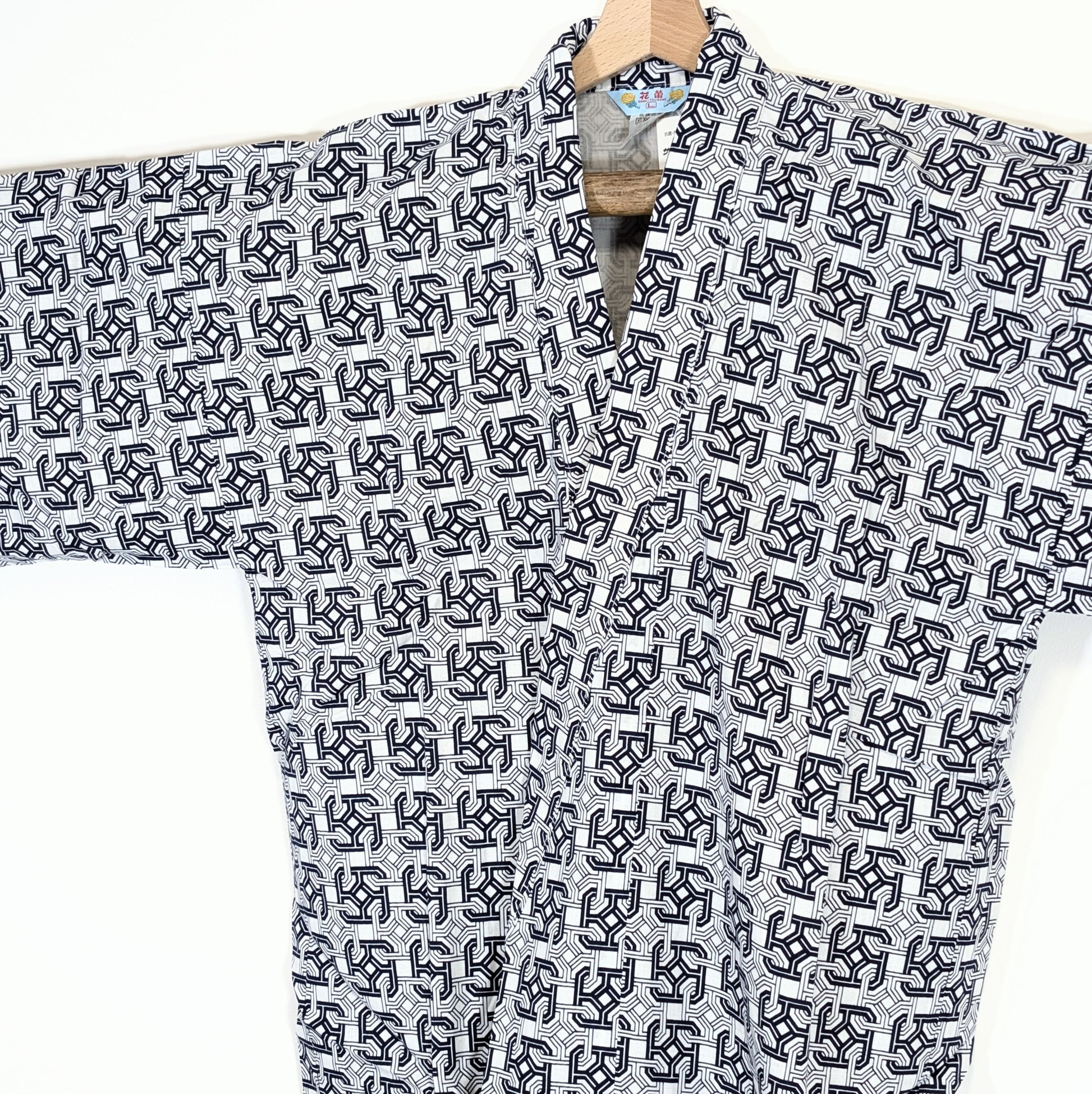 Yukata homme en coton japonais à motif géométrique Kaku Tsunagi, coupe traditionnelle à manches larges